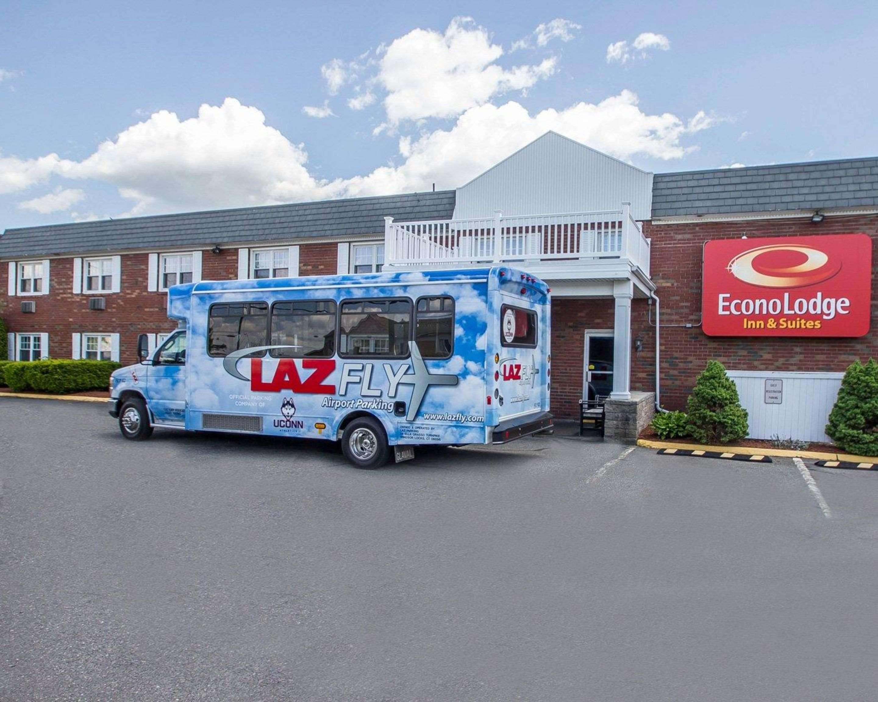 Econo Lodge Inn & Suites Airport Windsor Locks Exterior photo